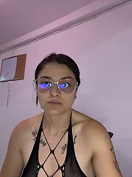 Coralinne   online show from 05-22-26, 01:02