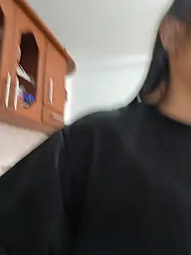 Coralinne   online show from 07-14-26, 04:02