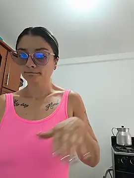 Coralinne   online show from 07-17-26, 04:01