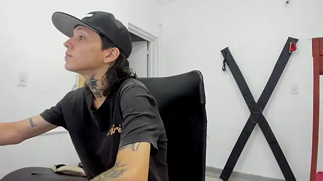 StraightBoy Nick online show from 04-14-26, 07:20