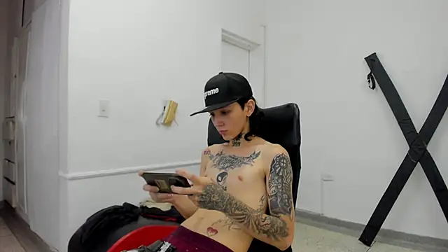 Snapshot of StraightBoy_Nick chatting on 04-17-26, 07:17 StraightBoy Nick online show from 04-17-26, 07:17