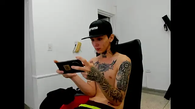 Snapshot of StraightBoy_Nick chatting on 04-20-26, 09:27 StraightBoy Nick online show from 04-20-26, 09:27