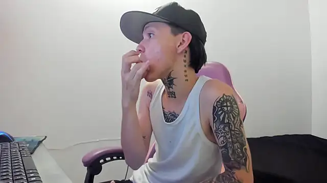 Snapshot of StraightBoy_Nick chatting on 05-10-26, 08:14 StraightBoy Nick online show from 05-10-26, 08:14