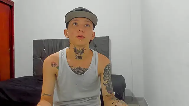 Snapshot of StraightBoy_Nick chatting on 05-11-26, 11:35 StraightBoy Nick online show from 05-11-26, 11:35