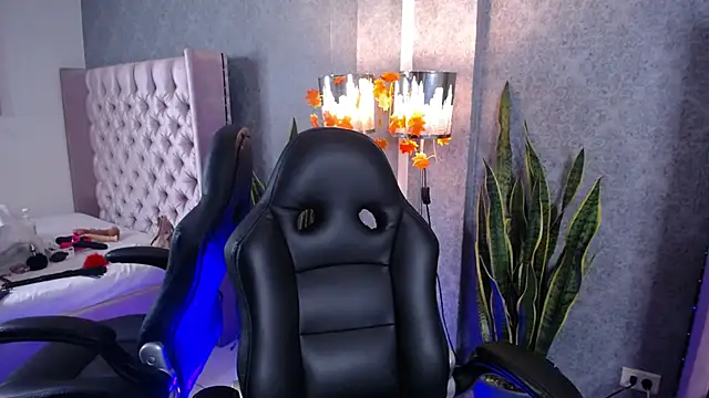 laila stilwiills online show from 03-20-26, 06:07