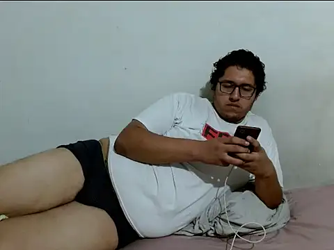 Snapshot of MeisanPaul chatting on 10-02-25, 05:03 MeisanPaul online show from 10-02-25, 05:03