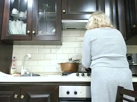 ButterflyBlondie online show from 11-17-25, 03:01