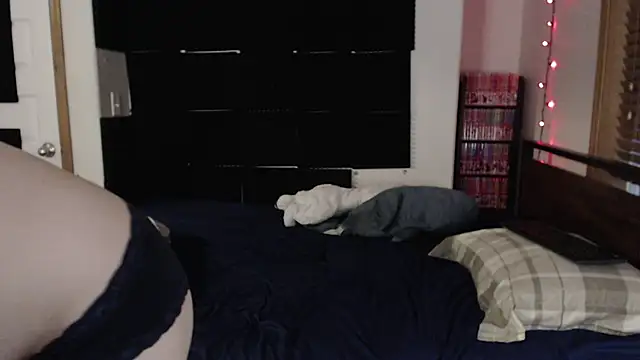 Ivyintheparker online show from 05-17-26, 03:48