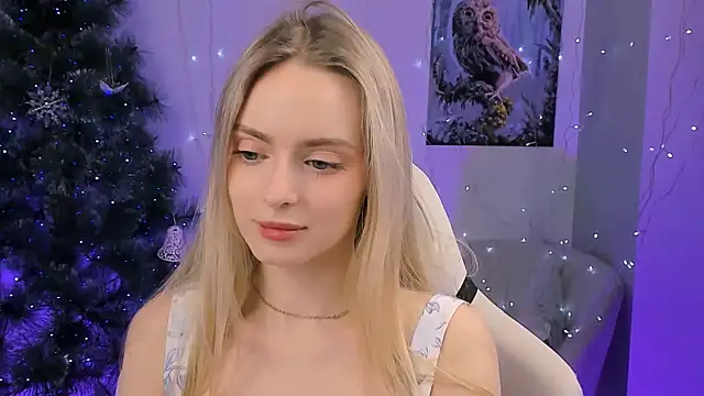 Snapshot of JuliaBrewwer chatting on 02-12-26, 02:23 JuliaBrewwer online show from 02-12-26, 02:23