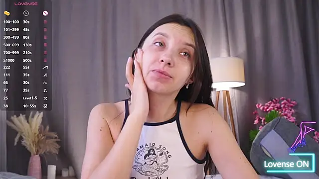 Snapshot of DaisyBlaze chatting on 06-19-26, 04:39 DaisyBlaze online show from 06-19-26, 04:39