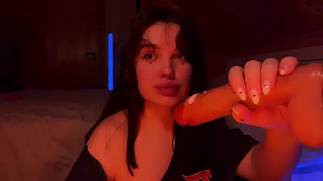 Snapshot of Crucio chatting on 02-21-26, 09:05 Crucio online show from 02-21-26, 09:05