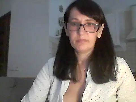 Snapshot of Elena48324 chatting on 06-16-26, 04:53 Elena48324 online show from 06-16-26, 04:53