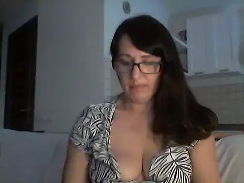 Snapshot of Elena48324 chatting on 07-08-26, 04:33 Elena48324 online show from 07-08-26, 04:33
