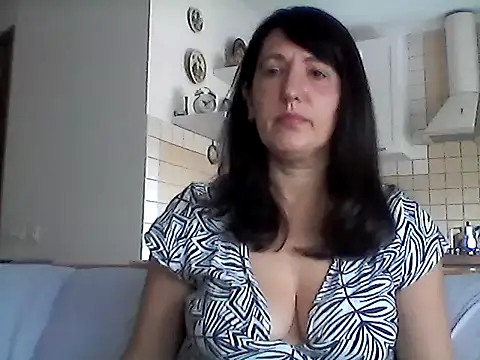 Snapshot of Elena48324 chatting on 07-12-26, 07:10 Elena48324 online show from 07-12-26, 07:10