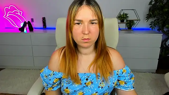 Snapshot of Sofii_darling chatting on 11-16-25, 05:29 Sofii darling online show from 11-16-25, 05:29