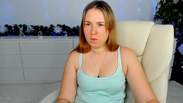 Snapshot of Sofii_darling chatting on 12-21-25, 05:42 Sofii darling online show from 12-21-25, 05:42