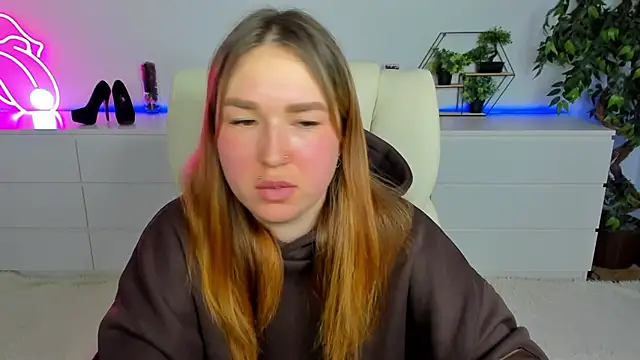 Snapshot of Sofii_darling chatting on 02-25-26, 05:44 Sofii darling online show from 02-25-26, 05:44