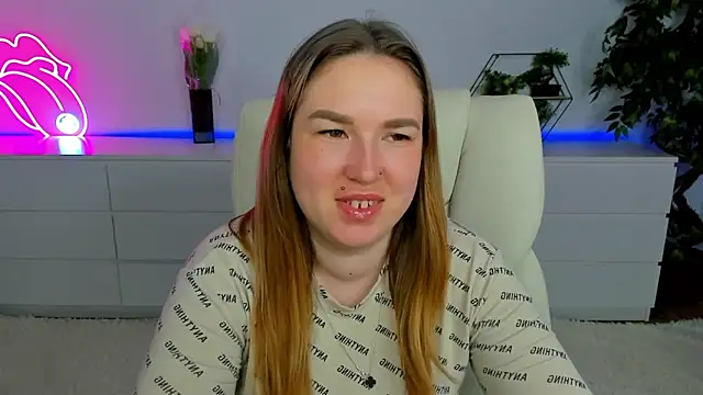 Snapshot of Sofii_darling chatting on 03-09-26, 05:50 Sofii darling online show from 03-09-26, 05:50