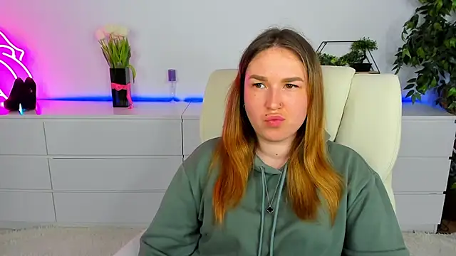 Snapshot of Sofii_darling chatting on 03-11-26, 07:20 Sofii darling online show from 03-11-26, 07:20