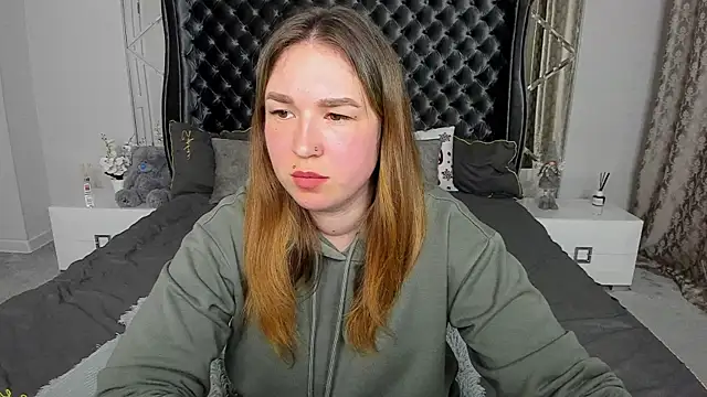 Snapshot of Sofii_darling chatting on 03-19-26, 06:23 Sofii darling online show from 03-19-26, 06:23