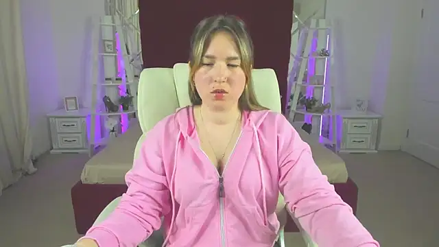 Snapshot of Sofii_darling chatting on 03-22-26, 05:38 Sofii darling online show from 03-22-26, 05:38