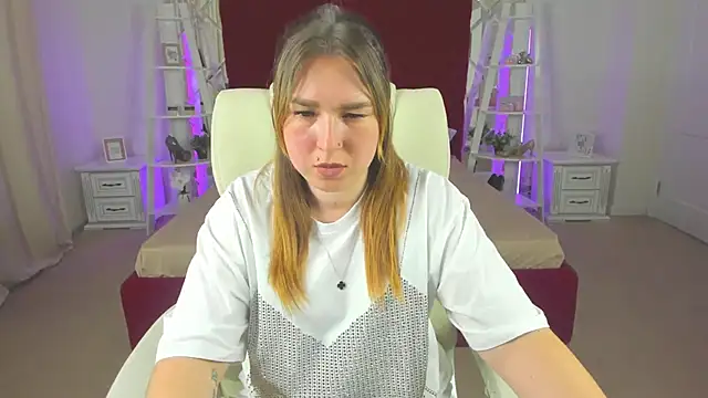 Snapshot of Sofii_darling chatting on 03-23-26, 05:39 Sofii darling online show from 03-23-26, 05:39