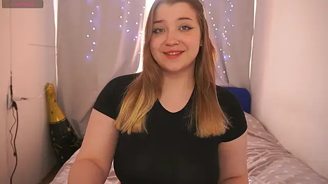 Snapshot of CuteSharloti chatting on 06-15-26, 04:09 CuteSharloti online show from 06-15-26, 04:09