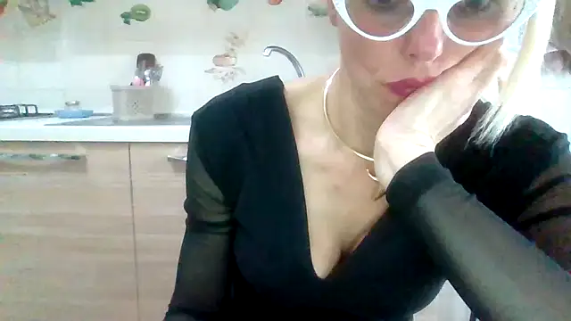 Snapshot of Kelly80 chatting on 04-26-26, 03:42 Kelly80 online show from 04-26-26, 03:42