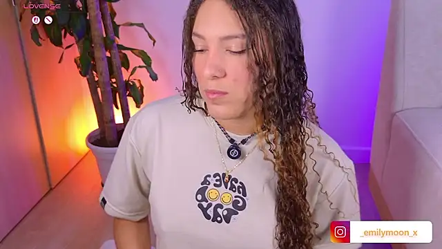 Snapshot of onlyemily_ chatting on 03-04-26, 01:11 onlyemily online show from 03-04-26, 01:11