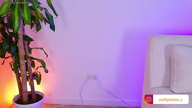 Snapshot of onlyemily_ chatting on 03-16-26, 01:22 onlyemily online show from 03-16-26, 01:22