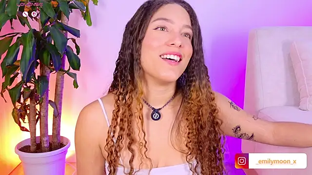 Snapshot of onlyemily_ chatting on 04-16-26, 01:06 onlyemily online show from 04-16-26, 01:06