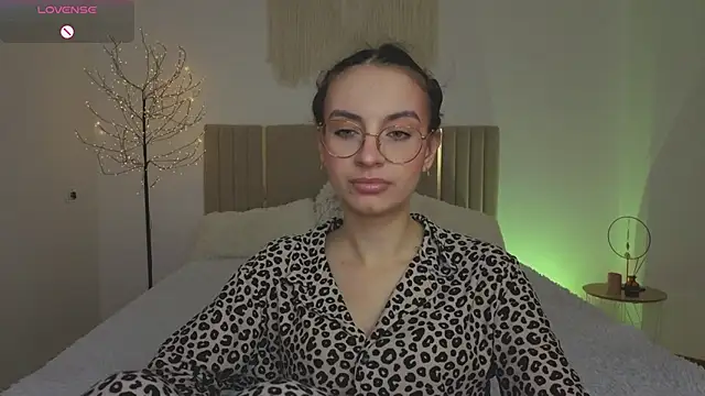 Real cutie1 online show from 04-14-26, 12:44