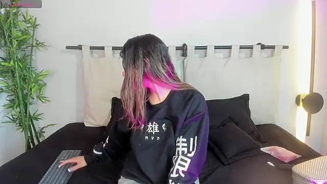 Rachell criss online show from 03-10-26, 04:06