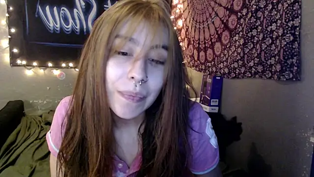 Snapshot of London_Ray chatting on 06-15-26, 12:57 London Ray online show from 06-15-26, 12:57