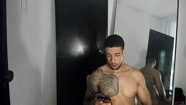 Snapshot of ThiagoLugo chatting on 05-04-26, 03:19 ThiagoLugo online show from 05-04-26, 03:19