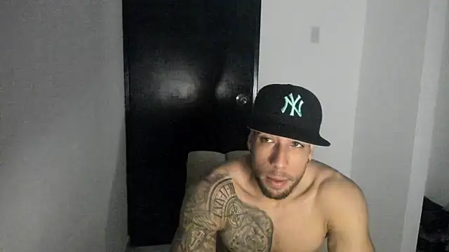 Snapshot of ThiagoLugo chatting on 05-13-26, 04:21 ThiagoLugo online show from 05-13-26, 04:21