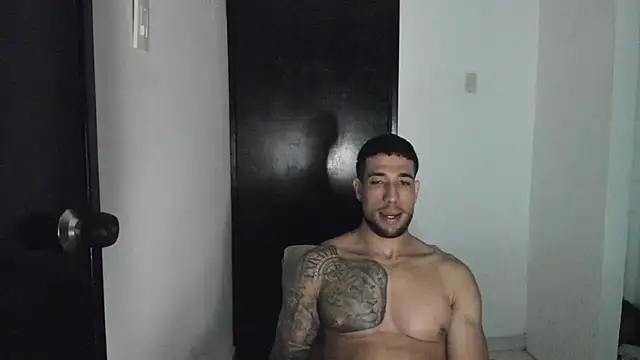 Snapshot of ThiagoLugo chatting on 07-25-26, 05:05 ThiagoLugo online show from 07-25-26, 05:05