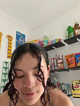 Snapshot of Camilla_Miller01 chatting on 06-06-26, 01:05 Camilla Miller01 online show from 06-06-26, 01:05