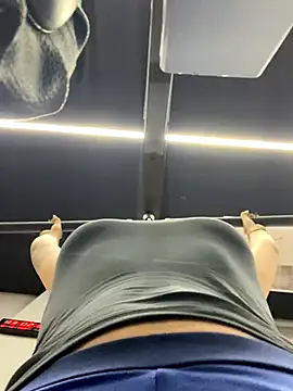 Snapshot of oizoe chatting on 12-18-25, 04:02 oizoe online show from 12-18-25, 04:02