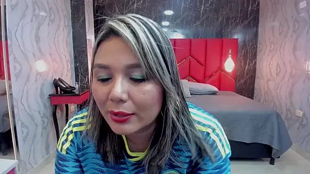 Snapshot of LatinaHoleQueen chatting on 06-17-26, 03:35 LatinaHoleQueen online show from 06-17-26, 03:35