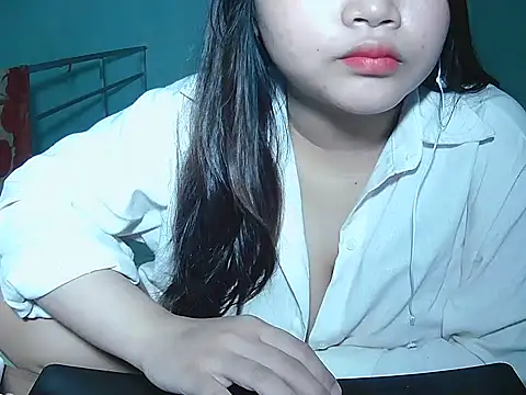 Snapshot of Lily3322 chatting on 04-21-26, 12:56 Lily3322 online show from 04-21-26, 12:56