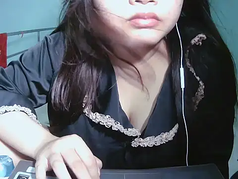 Snapshot of Lily3322 chatting on 05-04-26, 03:13 Lily3322 online show from 05-04-26, 03:13