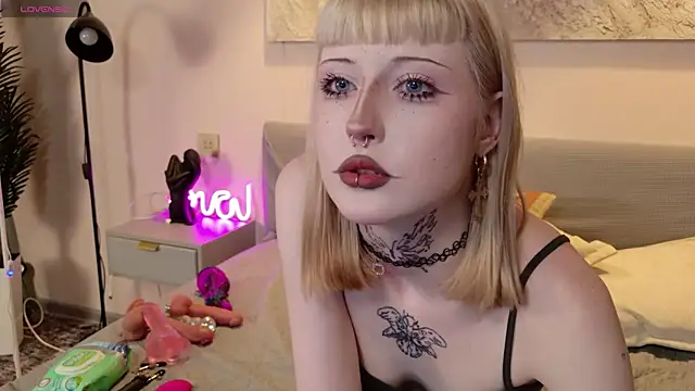Snapshot of MilkMeSoftly chatting on 06-21-26, 08:28 MilkMeSoftly online show from 06-21-26, 08:28