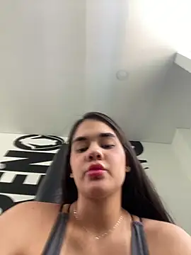 Snapshot of BellaLeclair chatting on 02-26-26, 03:00 BellaLeclair online show from 02-26-26, 03:00