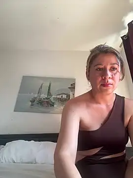 Snapshot of luna_desiree chatting on 03-20-26, 07:30 luna desiree online show from 03-20-26, 07:30