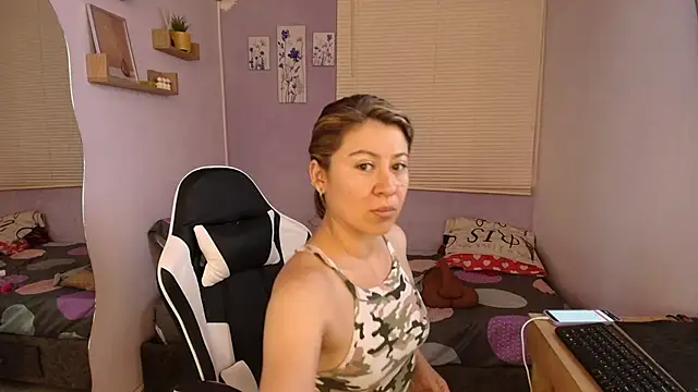 Snapshot of luna_desiree chatting on 03-25-26, 10:38 luna desiree online show from 03-25-26, 10:38