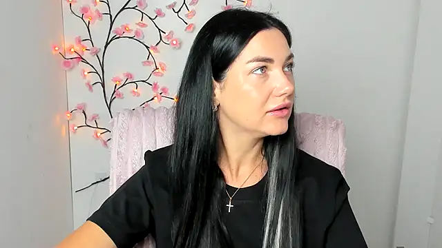 Snapshot of Lune_Moon chatting on 07-06-26, 05:26 Lune Moon online show from 07-06-26, 05:26