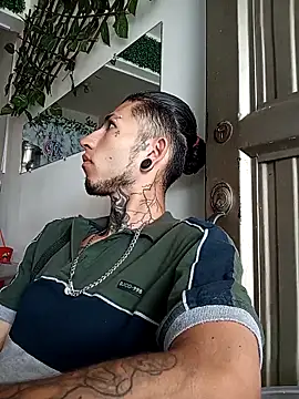 Snapshot of Tattoboy19cm chatting on 05-02-26, 03:28 Tattoboy19cm online show from 05-02-26, 03:28