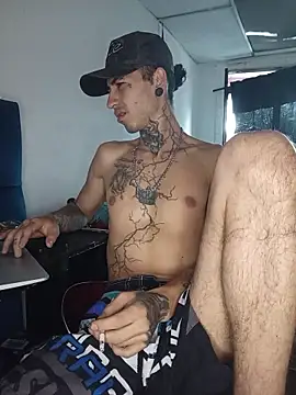 Snapshot of Tattoboy19cm chatting on 05-27-26, 01:19 Tattoboy19cm online show from 05-27-26, 01:19