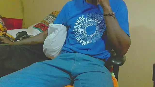 EYEzIAM online show from 04-19-26, 04:01